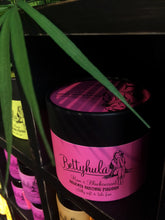 Load image into Gallery viewer, Bettyhula Dusting Powder Rum & Blackcurrant