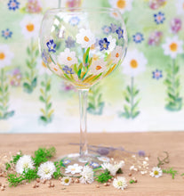 Load image into Gallery viewer, Gin Glass Painted Daisies
