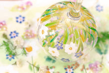 Load image into Gallery viewer, Gin Glass Painted Daisies
