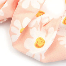 Load image into Gallery viewer, Daisy Print Scrunchie
