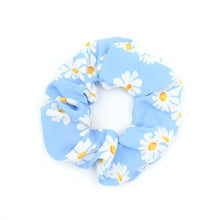 Load image into Gallery viewer, Daisy Print Scrunchie
