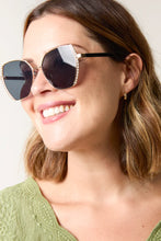 Load image into Gallery viewer, Gem Frame Oversized Sunglasses
