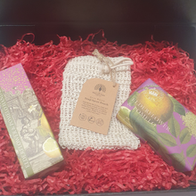Load image into Gallery viewer, Kew Gardens Gift Box Elderflower &amp; Pomelo

