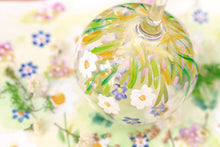 Load image into Gallery viewer, Gin Glass Painted Daisies
