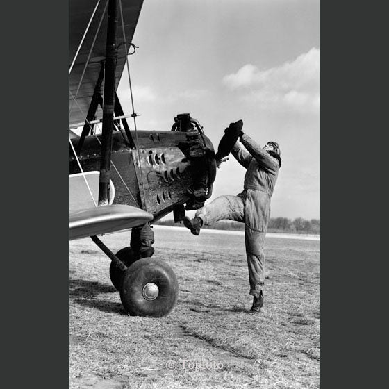 Black & White Pilot Starting Aeroplane Card