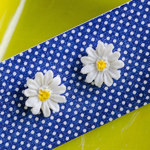 Resin Earrings Daisy White